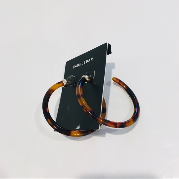 NWT BaubleBar Resin Tortoiseshell Hoop Earrings - Picture 3 of 4